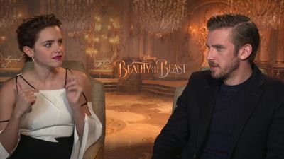 EmmaWatsonFan-dot-NL_2017BeautyAndTheBeastPressJunket-CinemaBlend0039.jpg