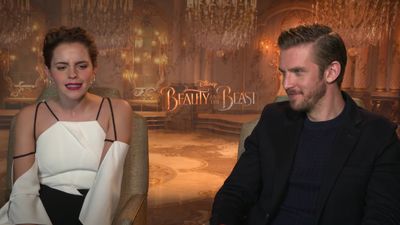 EmmaWatsonFan-dot-NL_2017BeautyAndTheBeastPressJunket-CinemaBlend0152.jpg