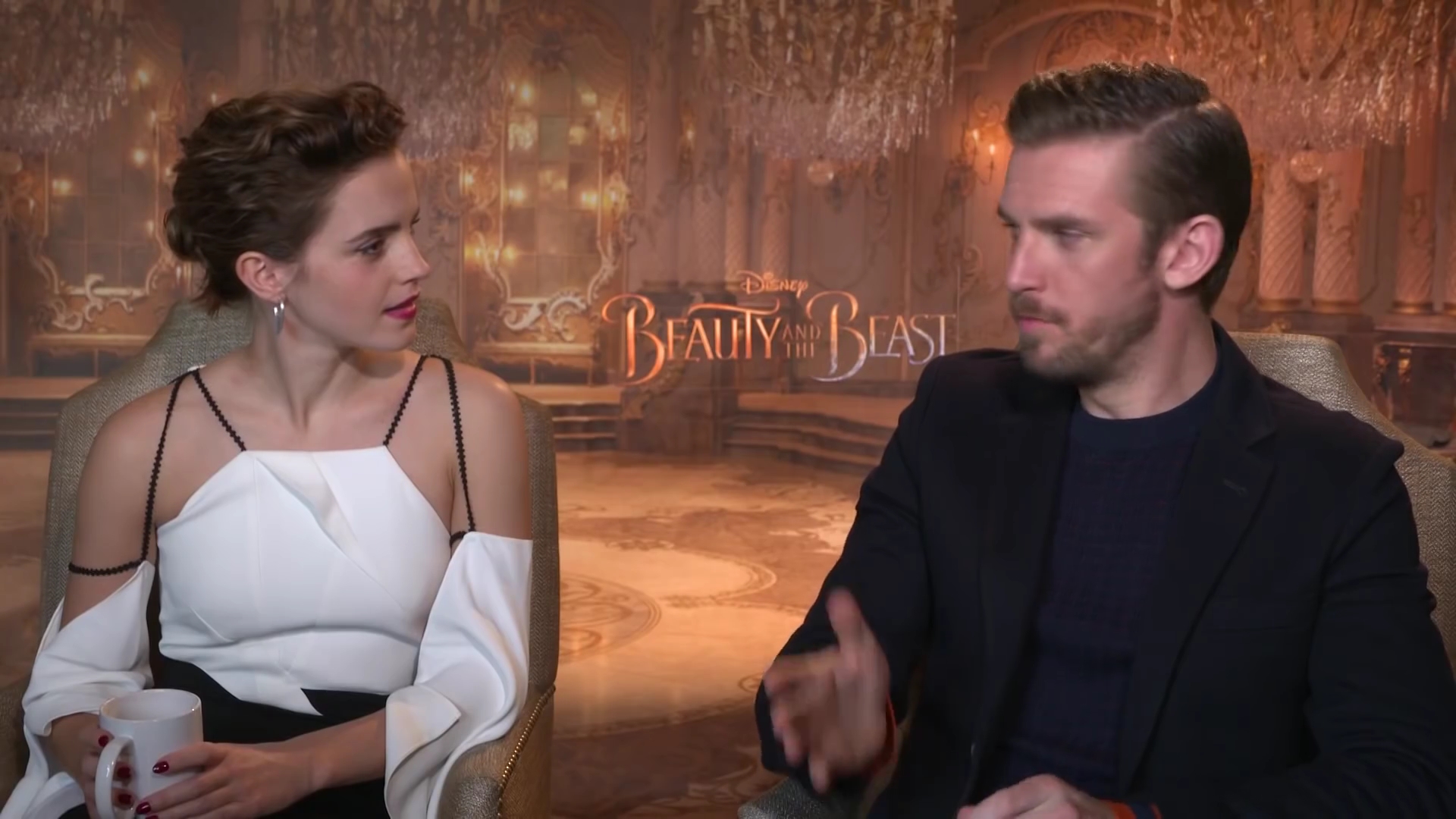 EmmaWatsonFan-dot-NL_BeautyAndTheBeastPressJunket-HarkinsTheatres0117.jpg
