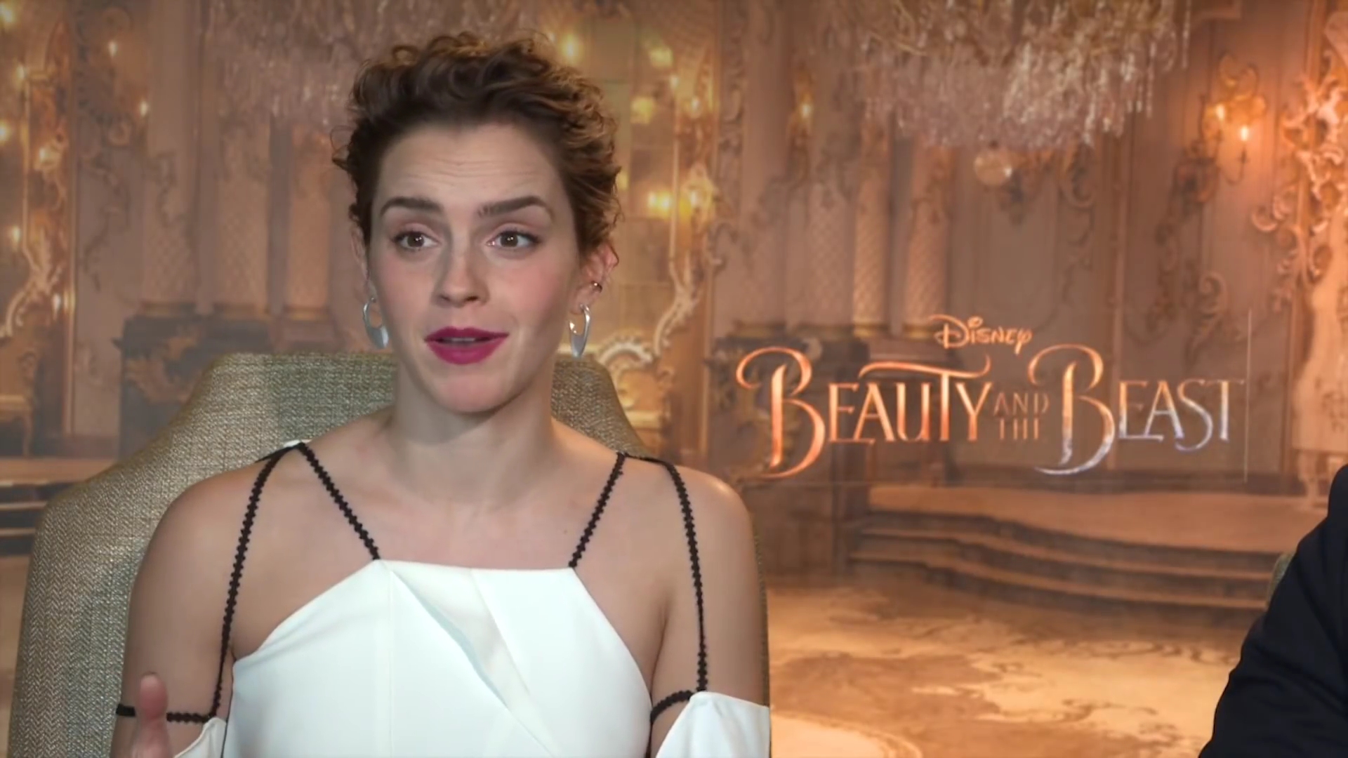 EmmaWatsonFan-dot-NL_BeautyAndTheBeastPressJunket-HarkinsTheatres0261.jpg