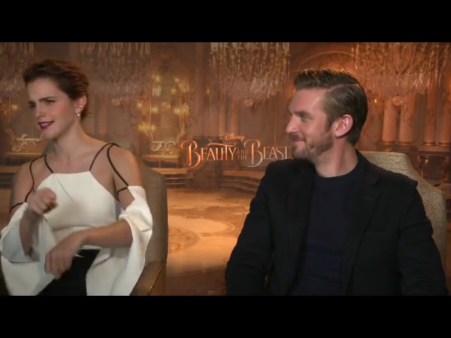 EmmaWatsonFan-dot-NL_BeautyAndTheBeastPressJunket-HollywoodXYZ0019.jpg