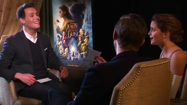 EmmaWatsonFan-dot-NL_BeautyAndTheBeastPressJunket-MatthewHoffmanTV0037.jpg