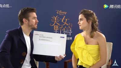 EmmaWatsonFan-dot-NL_BeautyAndTheBeastPressJunket-ShanghaiInterview0040.jpg