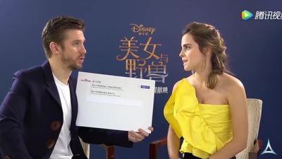 EmmaWatsonFan-dot-NL_BeautyAndTheBeastPressJunket-ShanghaiInterview0042.jpg