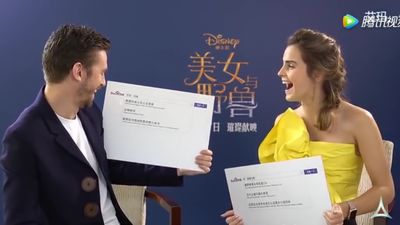 EmmaWatsonFan-dot-NL_BeautyAndTheBeastPressJunket-ShanghaiInterview0163.jpg