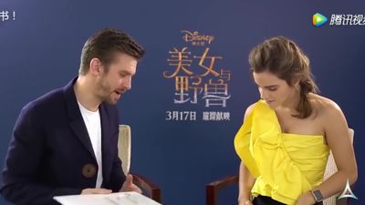 EmmaWatsonFan-dot-NL_BeautyAndTheBeastPressJunket-ShanghaiInterview0191.jpg