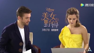 EmmaWatsonFan-dot-NL_BeautyAndTheBeastPressJunket-ShanghaiInterview0194.jpg