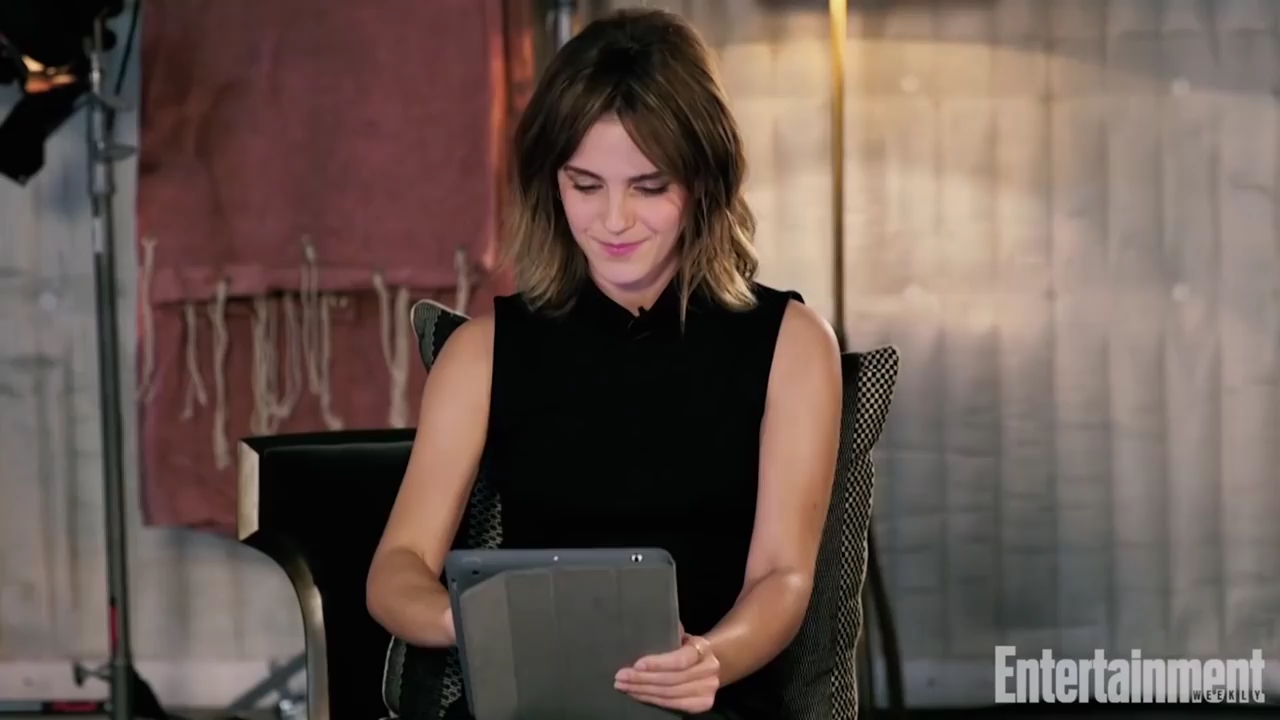 EmmaWatsonFan-nl_2017EntertainmentWeekly_KidsAskEmmaWatsonAboutBeautyAndTheBeastHarryPotterMore0000.jpg
