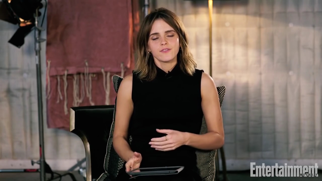 EmmaWatsonFan-nl_2017EntertainmentWeekly_KidsAskEmmaWatsonAboutBeautyAndTheBeastHarryPotterMore0176.jpg