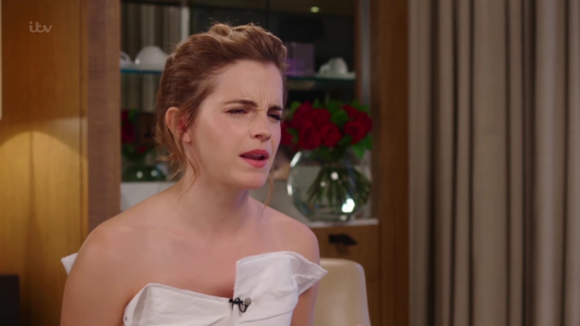 EmmaWatsonFan-dot-nl_2017Lorraine0250.jpg