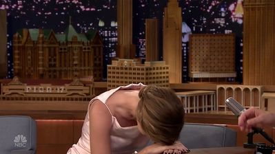 EmmaWatsonFan-dot-NL_24april2017TheTonightShowWithJimmyFallon0059.jpg