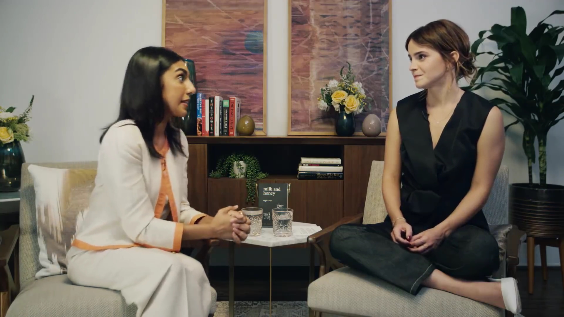 EmmaWatsonFan-dot-NL_2018OurSharedShelfWithRupiKaur0002.jpg EmmaWatsonFan-dot-NL_2018OurSharedShelfWithRupiKaur0002.jpg