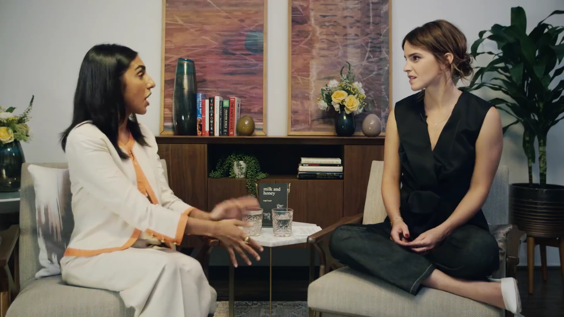 EmmaWatsonFan-dot-NL_2018OurSharedShelfWithRupiKaur0005.jpg EmmaWatsonFan-dot-NL_2018OurSharedShelfWithRupiKaur0005.jpg