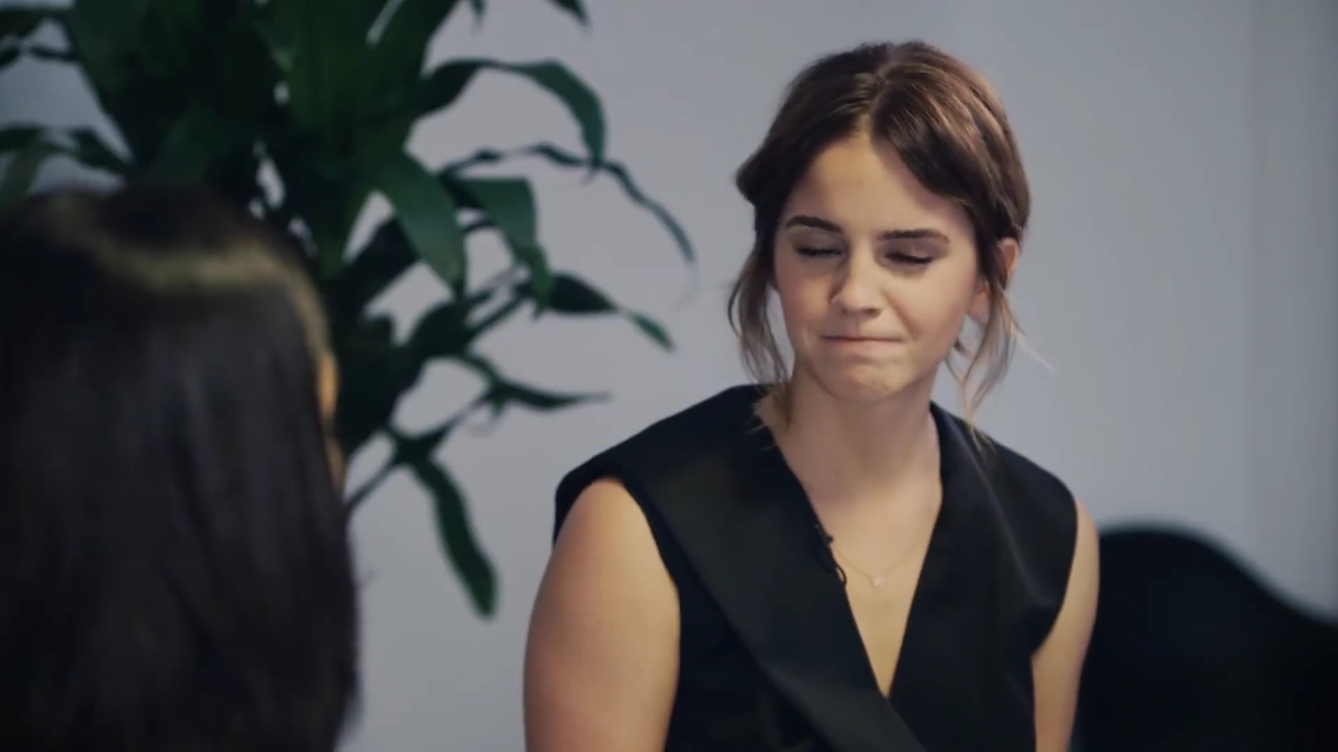 EmmaWatsonFan-dot-NL_2018OurSharedShelfWithRupiKaur0009.jpg EmmaWatsonFan-dot-NL_2018OurSharedShelfWithRupiKaur0009.jpg