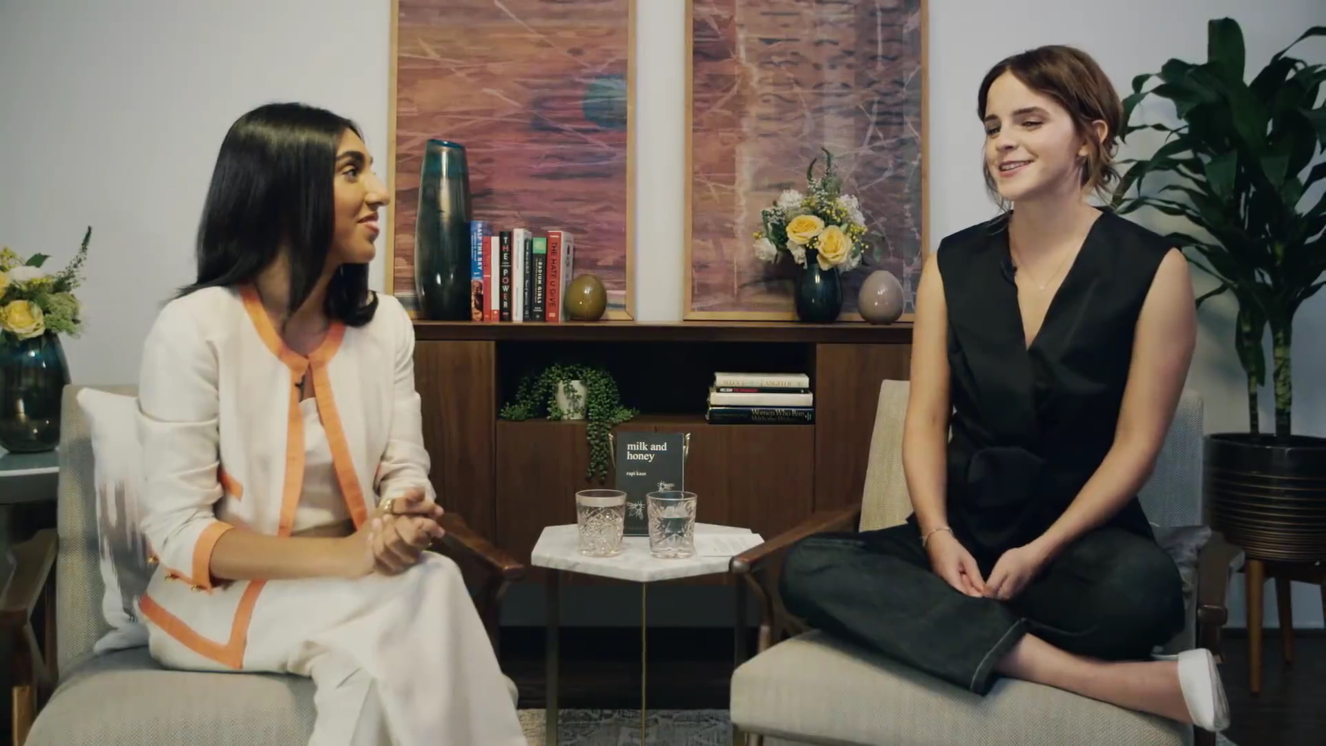 EmmaWatsonFan-dot-NL_2018OurSharedShelfWithRupiKaur0024.jpg EmmaWatsonFan-dot-NL_2018OurSharedShelfWithRupiKaur0024.jpg