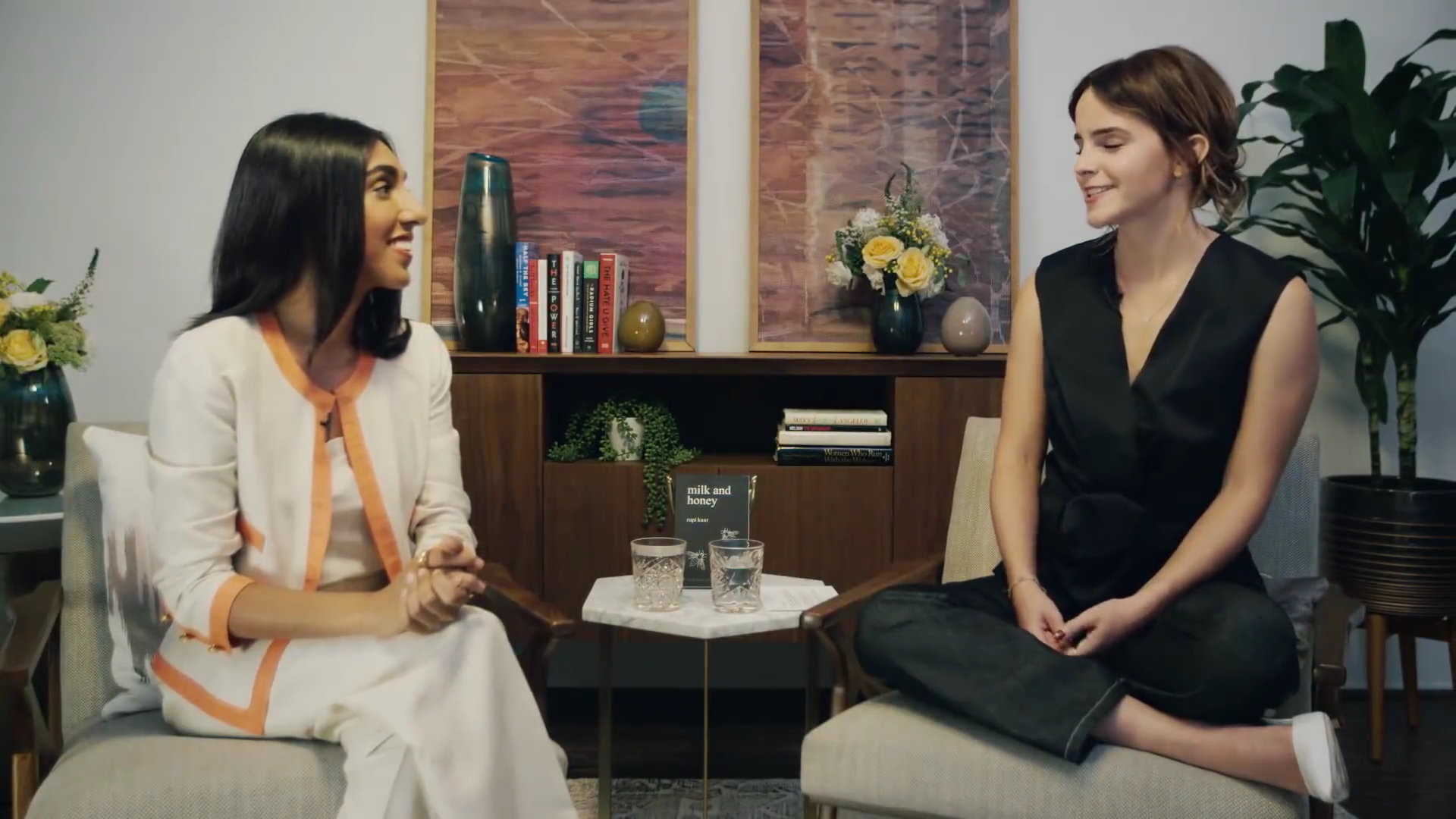 EmmaWatsonFan-dot-NL_2018OurSharedShelfWithRupiKaur0025.jpg EmmaWatsonFan-dot-NL_2018OurSharedShelfWithRupiKaur0025.jpg