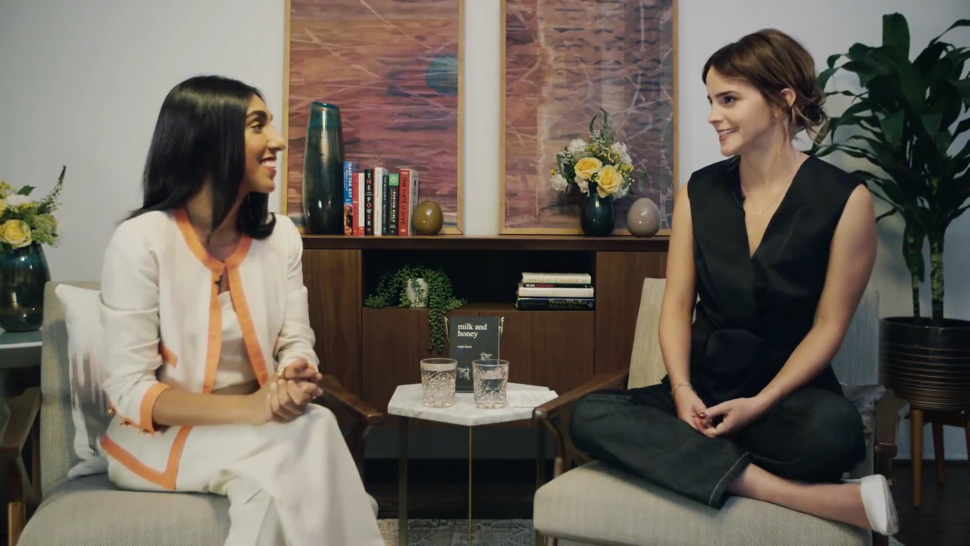 EmmaWatsonFan-dot-NL_2018OurSharedShelfWithRupiKaur0026.jpg EmmaWatsonFan-dot-NL_2018OurSharedShelfWithRupiKaur0026.jpg