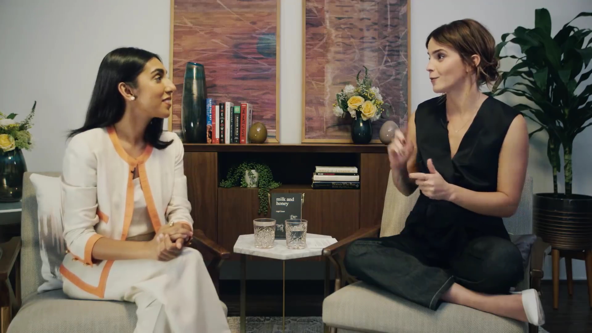 EmmaWatsonFan-dot-NL_2018OurSharedShelfWithRupiKaur0034.jpg EmmaWatsonFan-dot-NL_2018OurSharedShelfWithRupiKaur0034.jpg