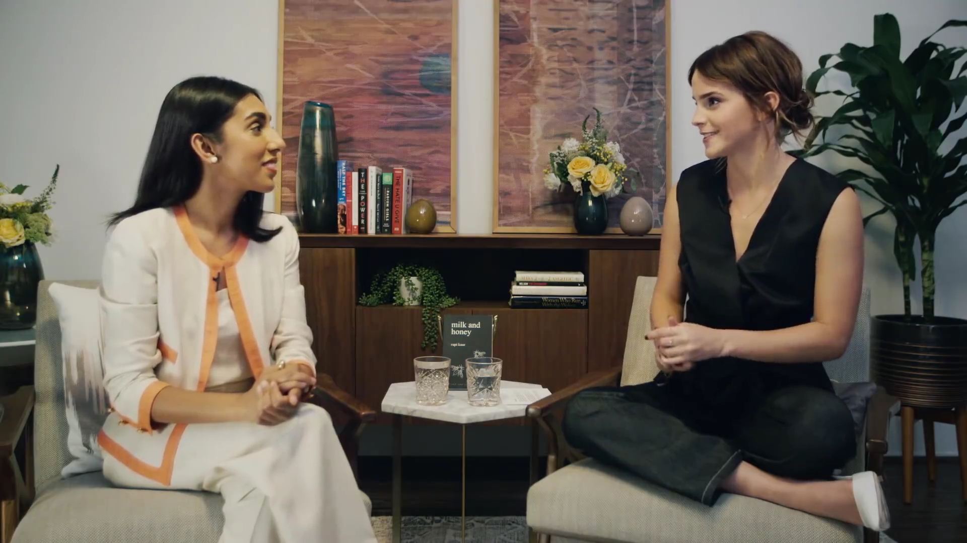 EmmaWatsonFan-dot-NL_2018OurSharedShelfWithRupiKaur0035.jpg EmmaWatsonFan-dot-NL_2018OurSharedShelfWithRupiKaur0035.jpg