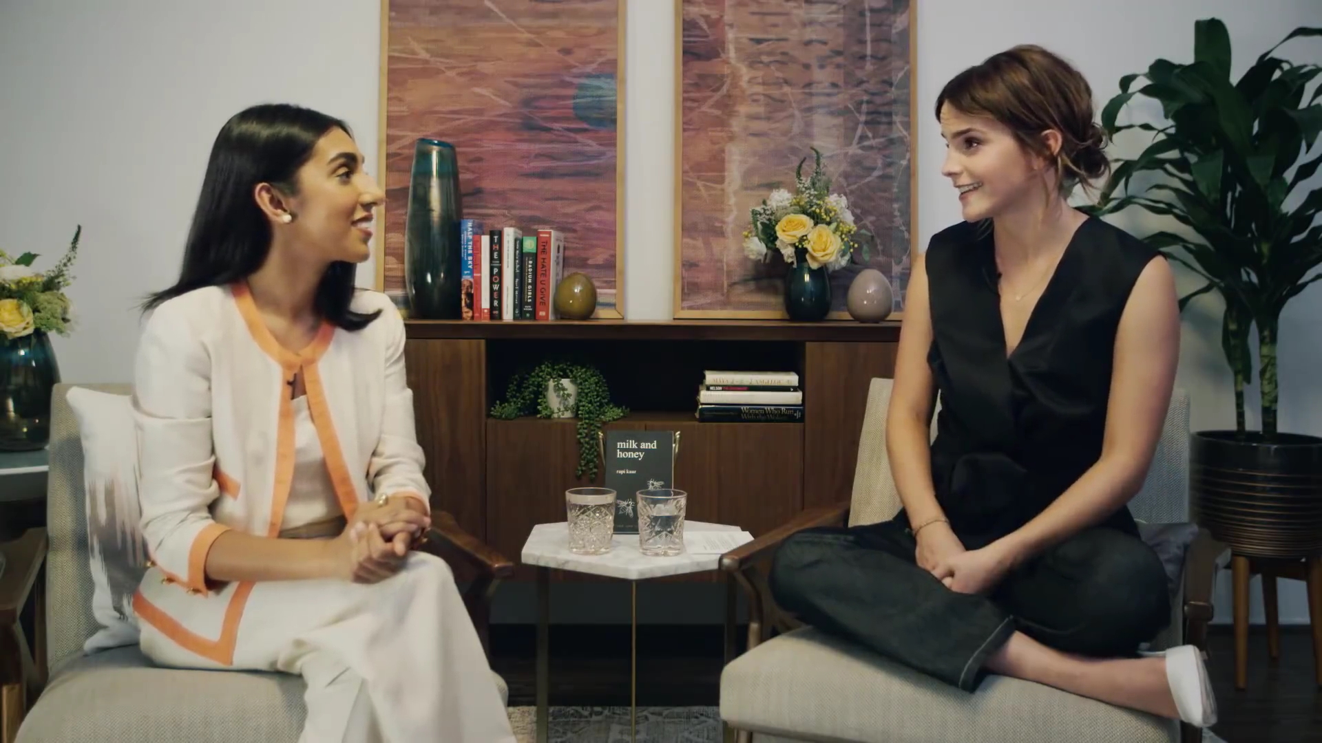 EmmaWatsonFan-dot-NL_2018OurSharedShelfWithRupiKaur0036.jpg EmmaWatsonFan-dot-NL_2018OurSharedShelfWithRupiKaur0036.jpg