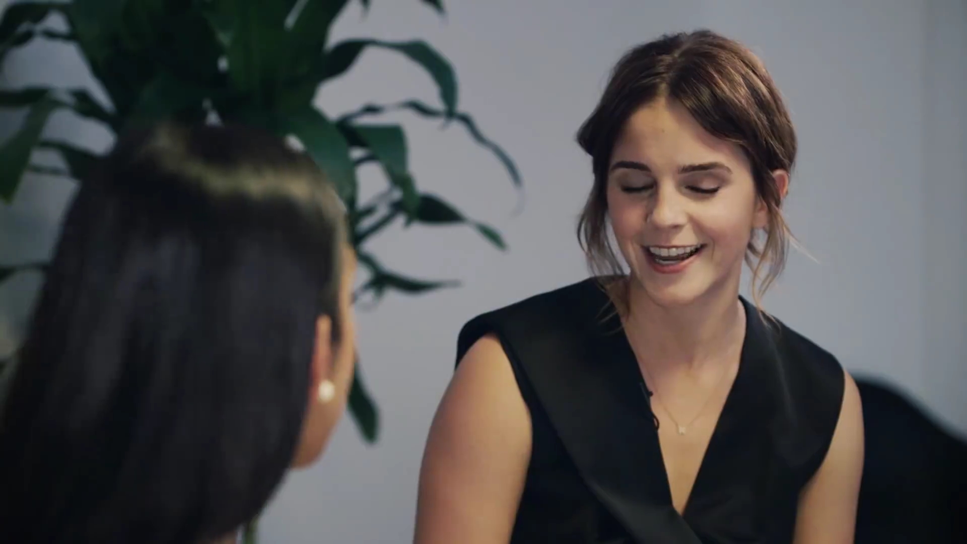 EmmaWatsonFan-dot-NL_2018OurSharedShelfWithRupiKaur0037.jpg EmmaWatsonFan-dot-NL_2018OurSharedShelfWithRupiKaur0037.jpg