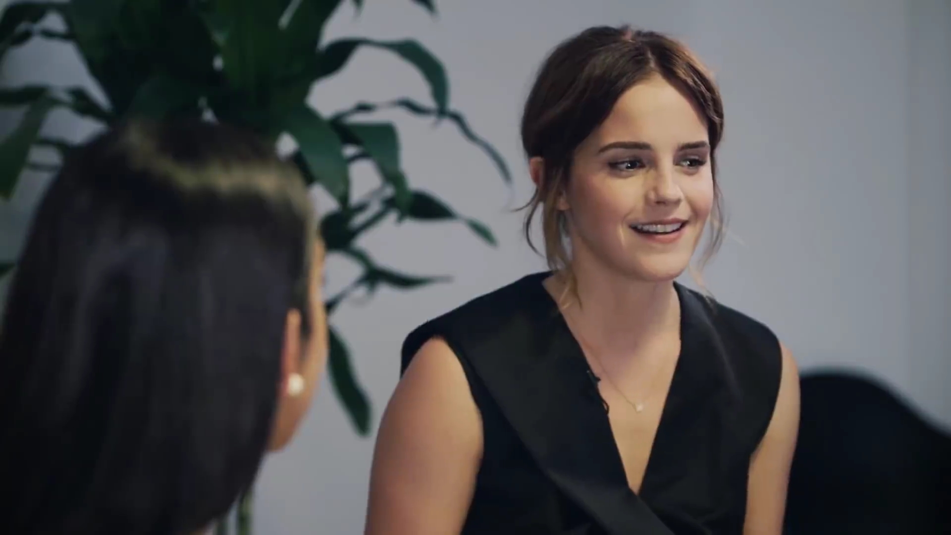 EmmaWatsonFan-dot-NL_2018OurSharedShelfWithRupiKaur0039.jpg EmmaWatsonFan-dot-NL_2018OurSharedShelfWithRupiKaur0039.jpg