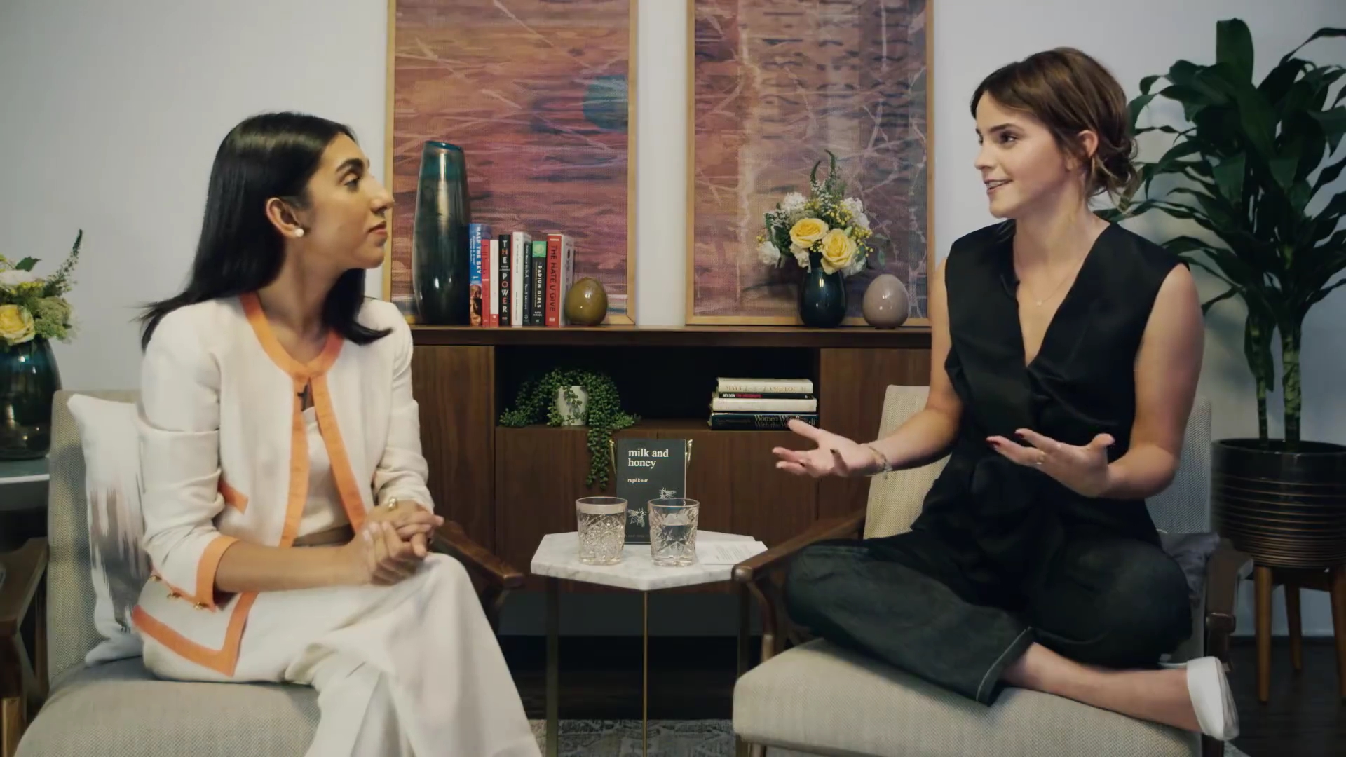 EmmaWatsonFan-dot-NL_2018OurSharedShelfWithRupiKaur0044.jpg EmmaWatsonFan-dot-NL_2018OurSharedShelfWithRupiKaur0044.jpg