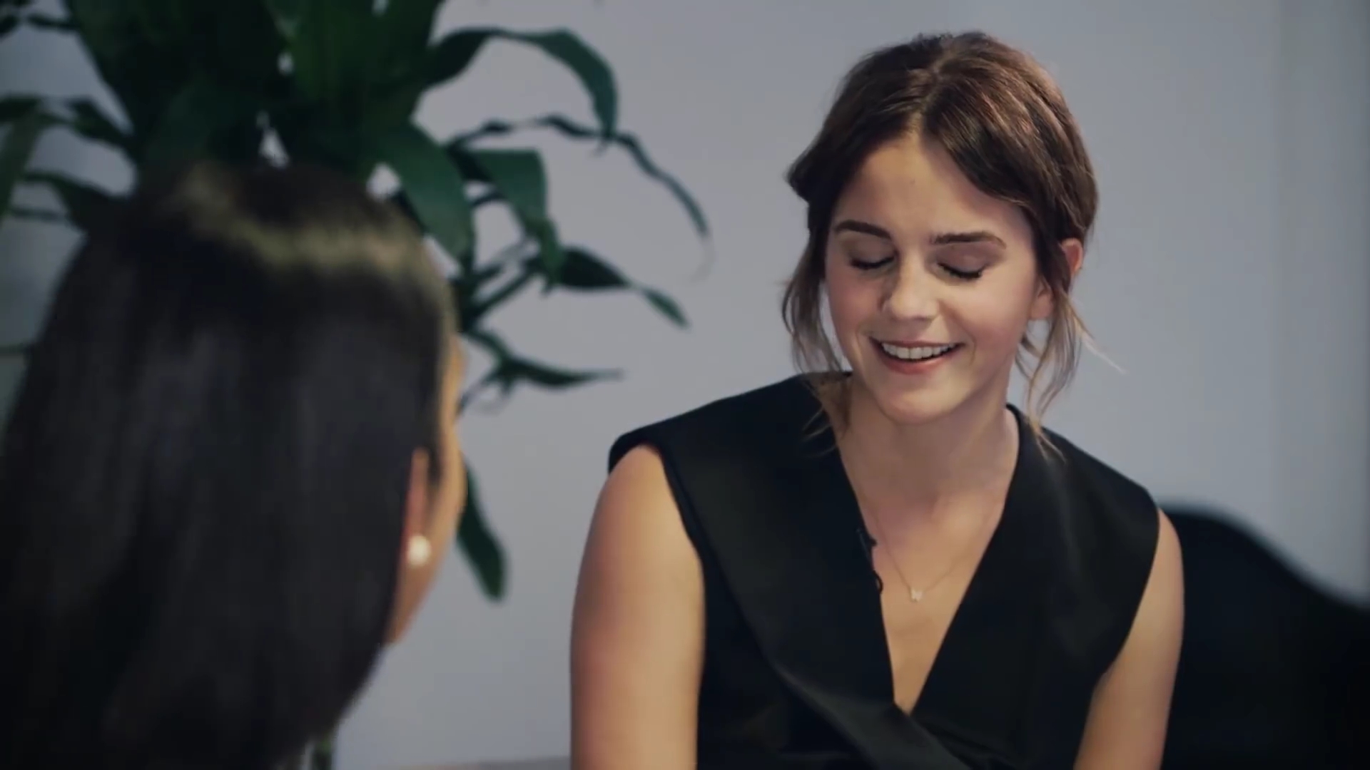 EmmaWatsonFan-dot-NL_2018OurSharedShelfWithRupiKaur0049.jpg EmmaWatsonFan-dot-NL_2018OurSharedShelfWithRupiKaur0049.jpg