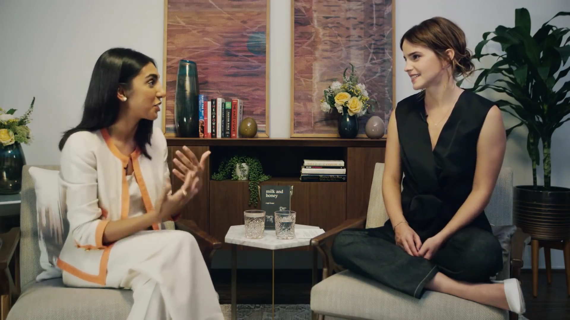 EmmaWatsonFan-dot-NL_2018OurSharedShelfWithRupiKaur0083.jpg EmmaWatsonFan-dot-NL_2018OurSharedShelfWithRupiKaur0083.jpg