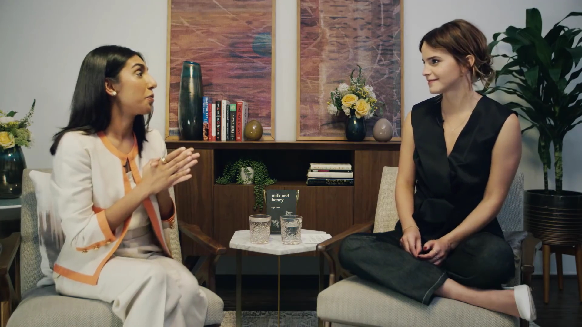 EmmaWatsonFan-dot-NL_2018OurSharedShelfWithRupiKaur0179.jpg EmmaWatsonFan-dot-NL_2018OurSharedShelfWithRupiKaur0179.jpg