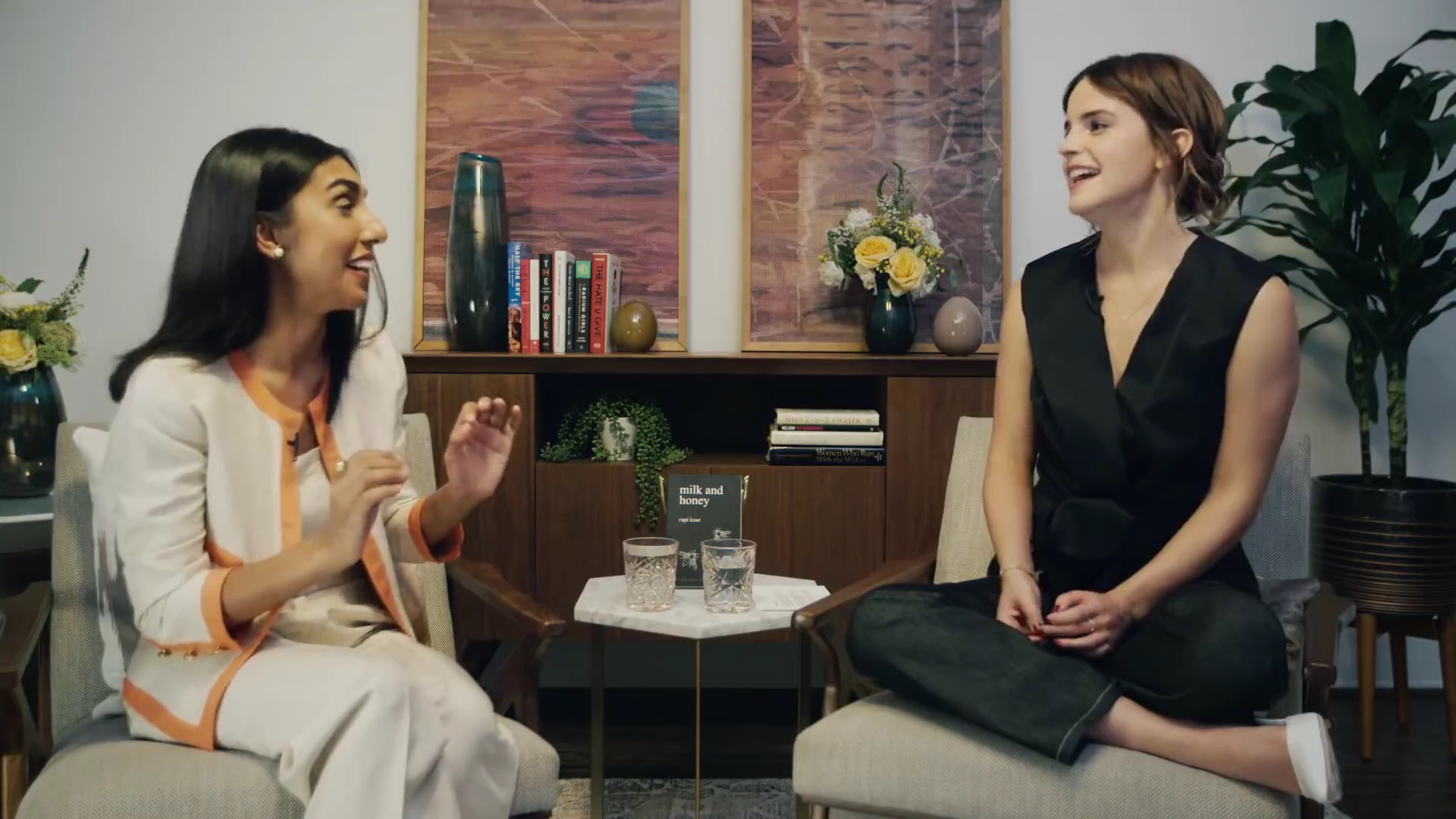 EmmaWatsonFan-dot-NL_2018OurSharedShelfWithRupiKaur0182.jpg EmmaWatsonFan-dot-NL_2018OurSharedShelfWithRupiKaur0182.jpg