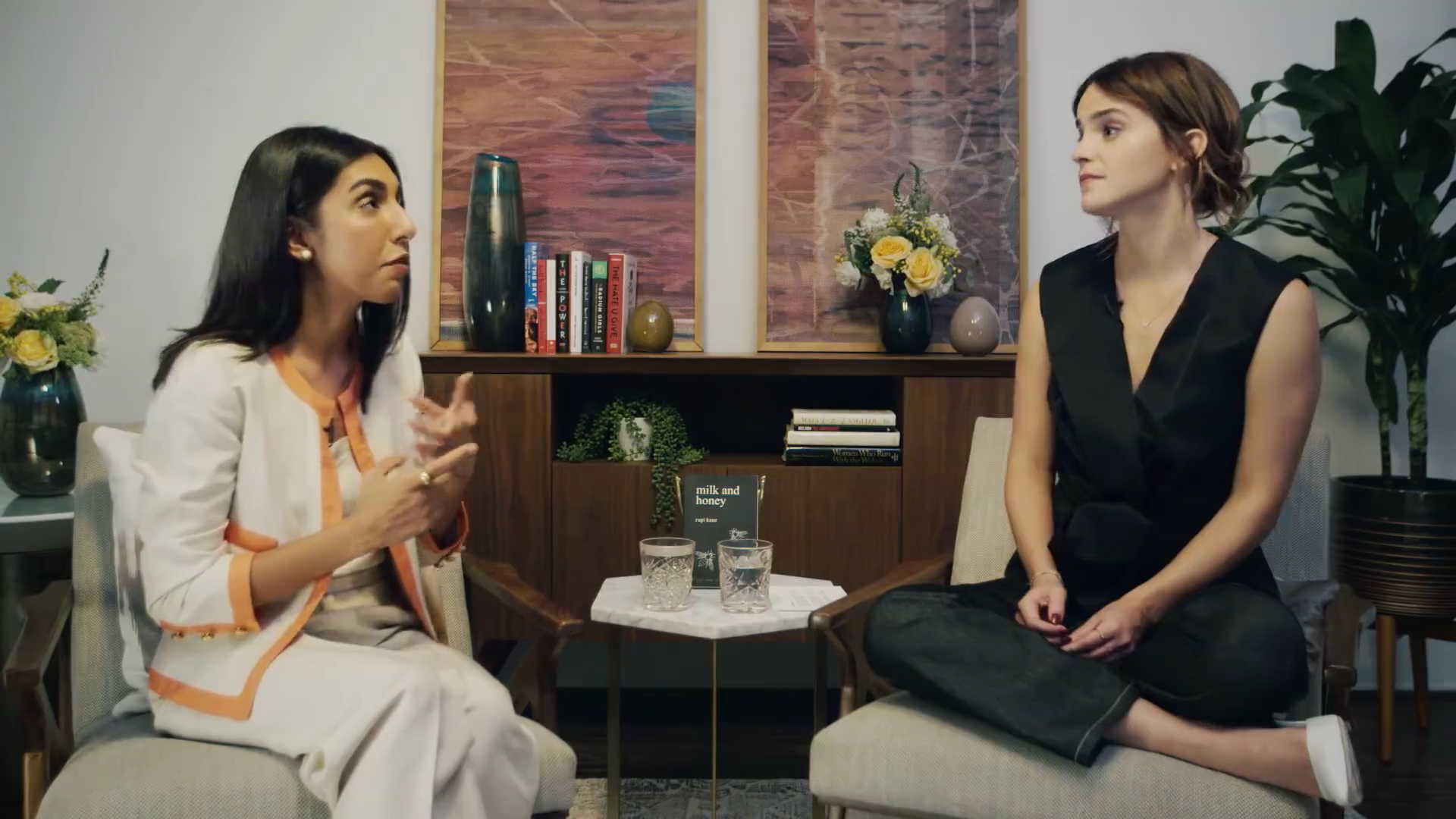 EmmaWatsonFan-dot-NL_2018OurSharedShelfWithRupiKaur0192.jpg EmmaWatsonFan-dot-NL_2018OurSharedShelfWithRupiKaur0192.jpg