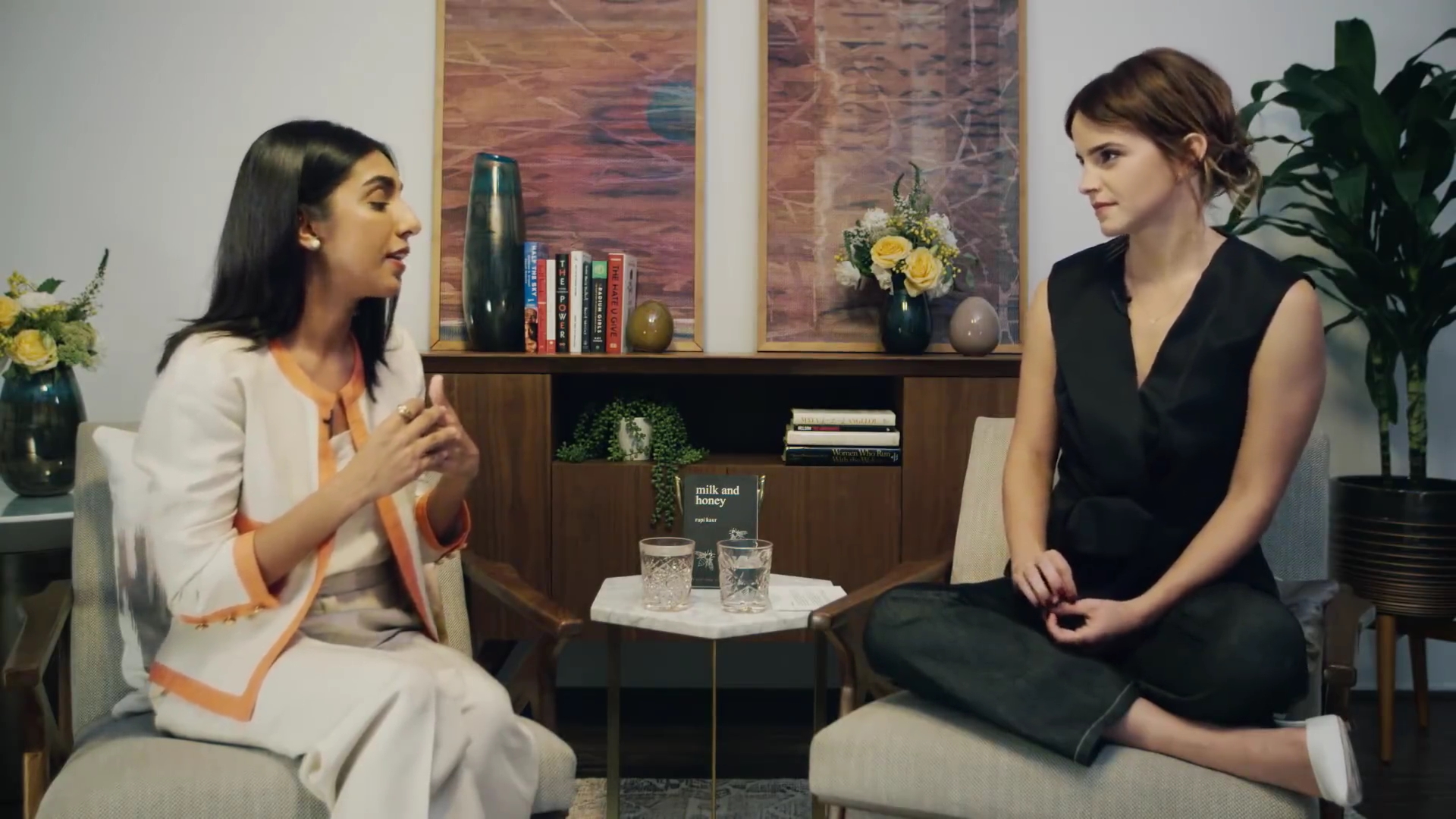 EmmaWatsonFan-dot-NL_2018OurSharedShelfWithRupiKaur0195.jpg EmmaWatsonFan-dot-NL_2018OurSharedShelfWithRupiKaur0195.jpg