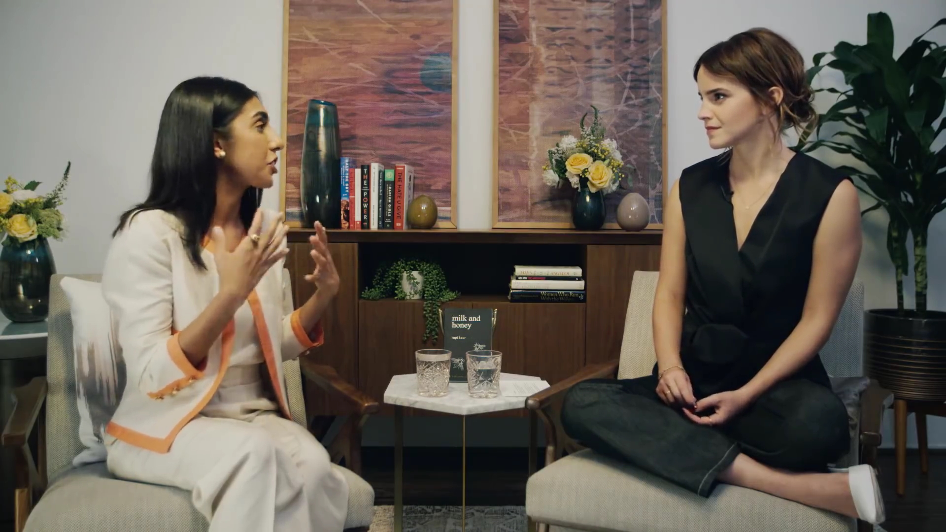 EmmaWatsonFan-dot-NL_2018OurSharedShelfWithRupiKaur0231.jpg EmmaWatsonFan-dot-NL_2018OurSharedShelfWithRupiKaur0231.jpg