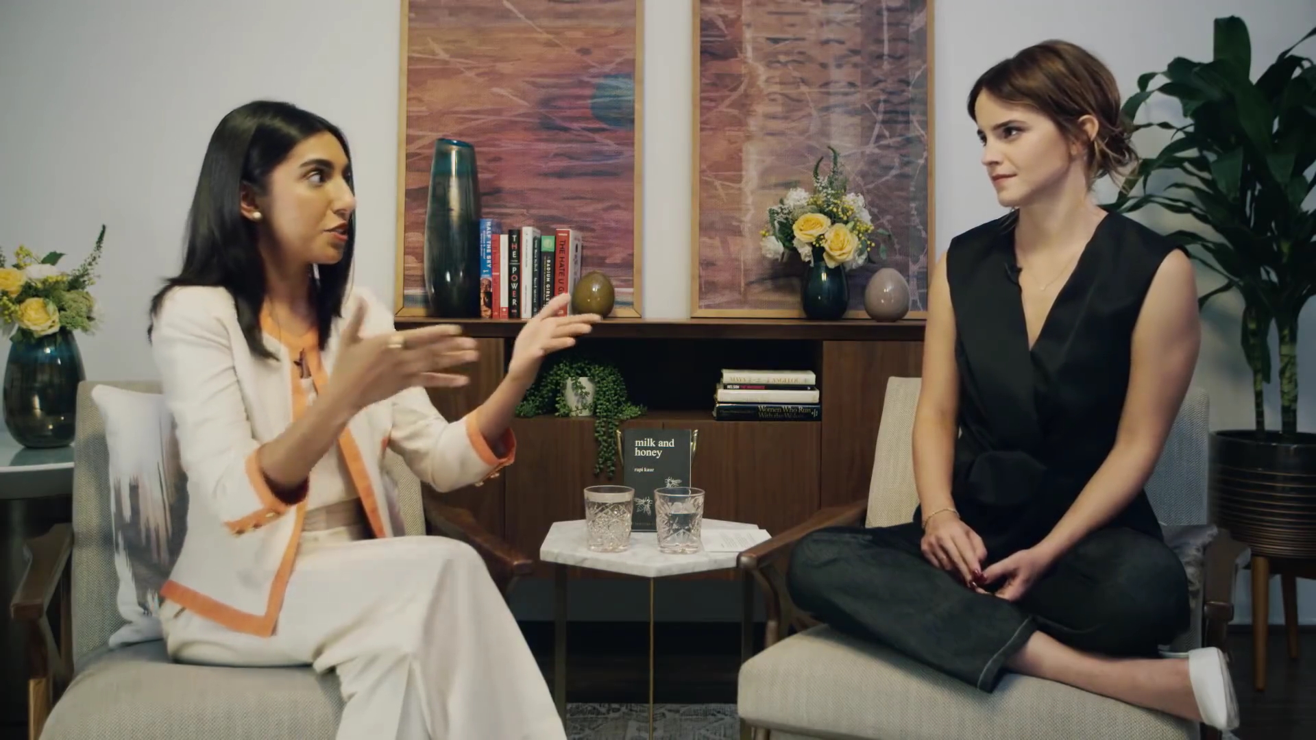 EmmaWatsonFan-dot-NL_2018OurSharedShelfWithRupiKaur0255.jpg EmmaWatsonFan-dot-NL_2018OurSharedShelfWithRupiKaur0255.jpg