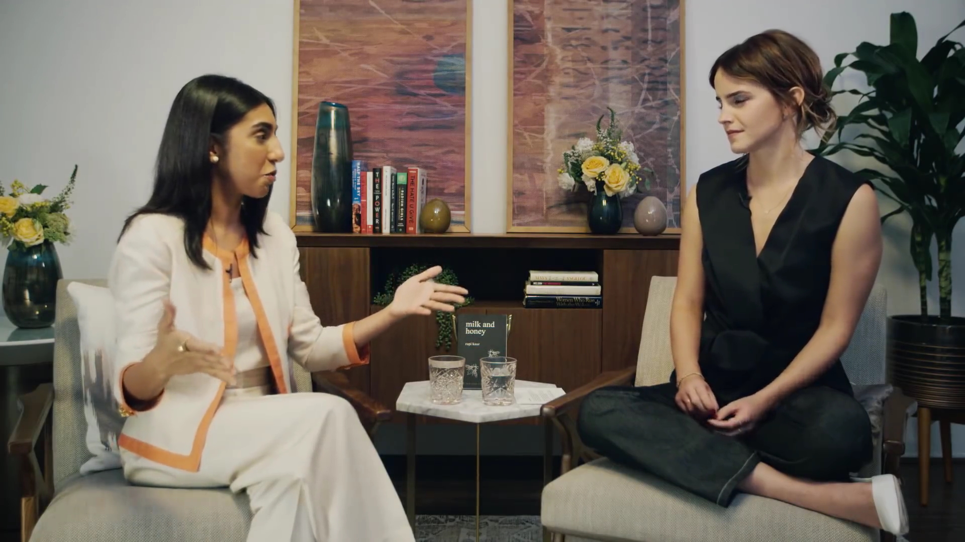 EmmaWatsonFan-dot-NL_2018OurSharedShelfWithRupiKaur0256.jpg EmmaWatsonFan-dot-NL_2018OurSharedShelfWithRupiKaur0256.jpg