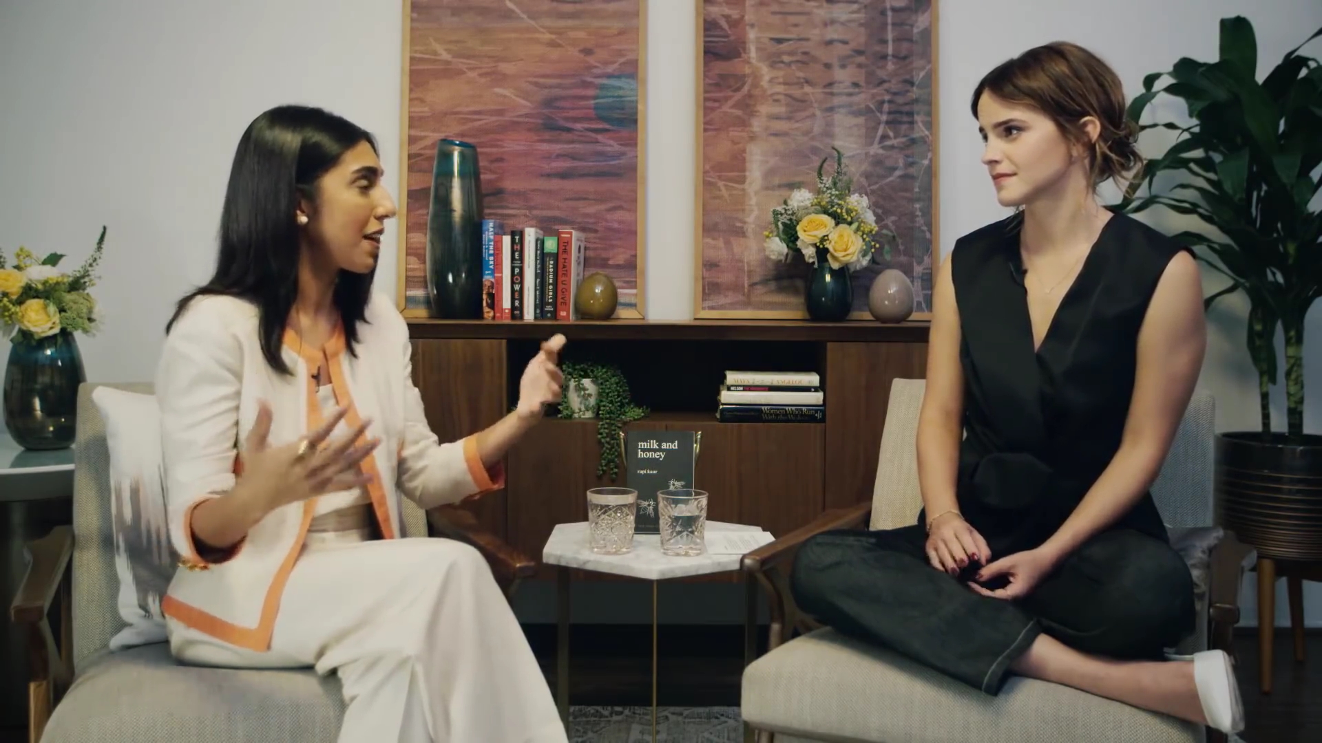 EmmaWatsonFan-dot-NL_2018OurSharedShelfWithRupiKaur0258.jpg EmmaWatsonFan-dot-NL_2018OurSharedShelfWithRupiKaur0258.jpg