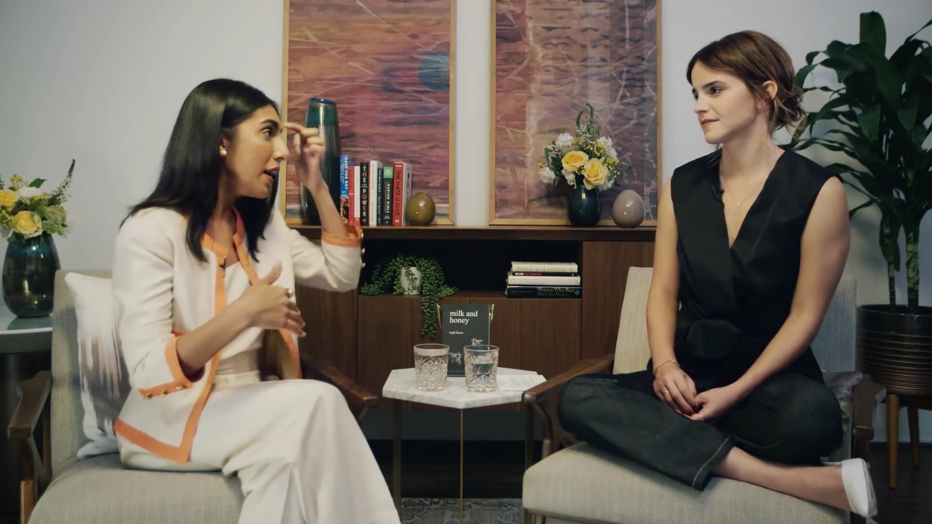 EmmaWatsonFan-dot-NL_2018OurSharedShelfWithRupiKaur0260.jpg EmmaWatsonFan-dot-NL_2018OurSharedShelfWithRupiKaur0260.jpg