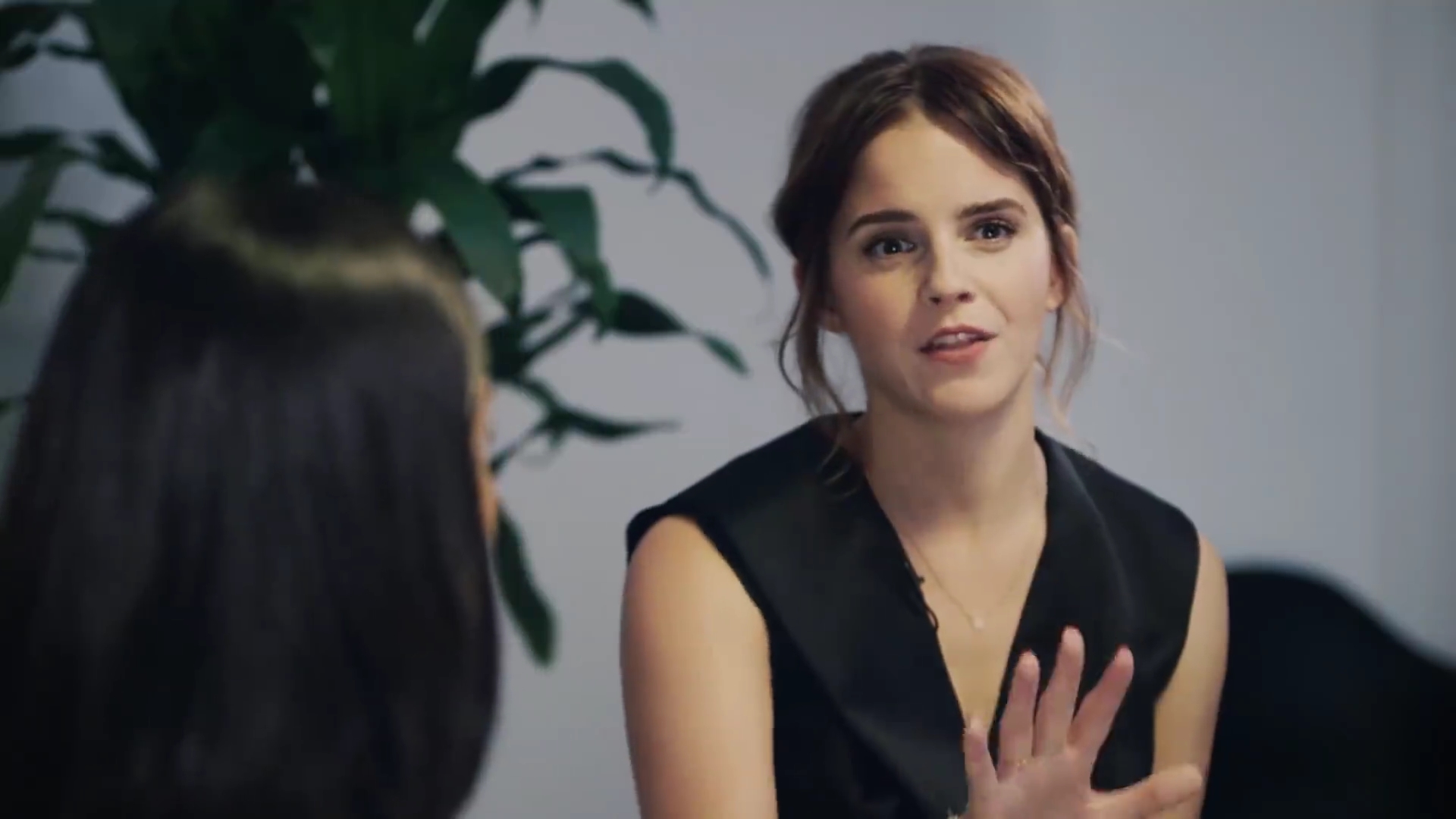 EmmaWatsonFan-dot-NL_2018OurSharedShelfWithRupiKaur0288.jpg EmmaWatsonFan-dot-NL_2018OurSharedShelfWithRupiKaur0288.jpg