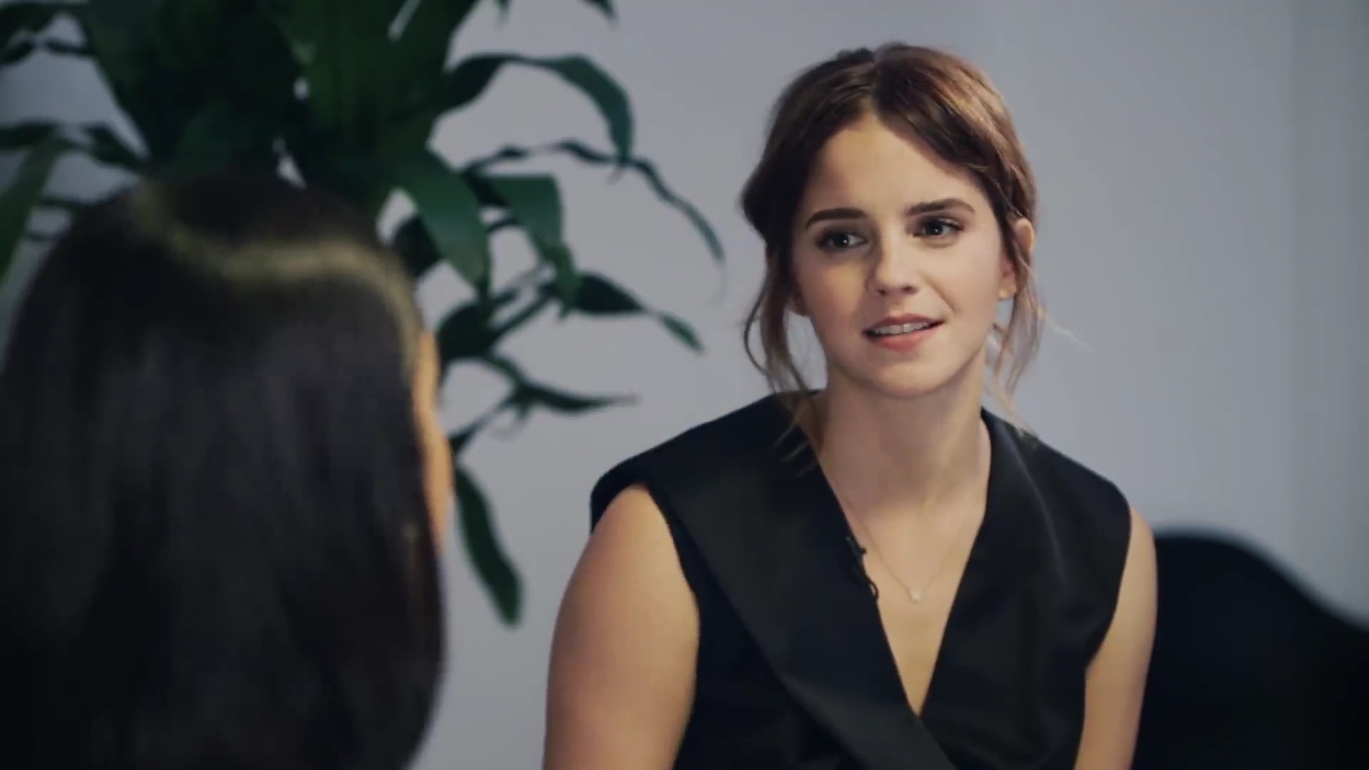 EmmaWatsonFan-dot-NL_2018OurSharedShelfWithRupiKaur0292.jpg EmmaWatsonFan-dot-NL_2018OurSharedShelfWithRupiKaur0292.jpg