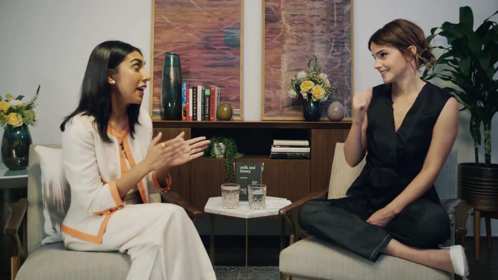 EmmaWatsonFan-dot-NL_2018OurSharedShelfWithRupiKaur0300.jpg EmmaWatsonFan-dot-NL_2018OurSharedShelfWithRupiKaur0300.jpg