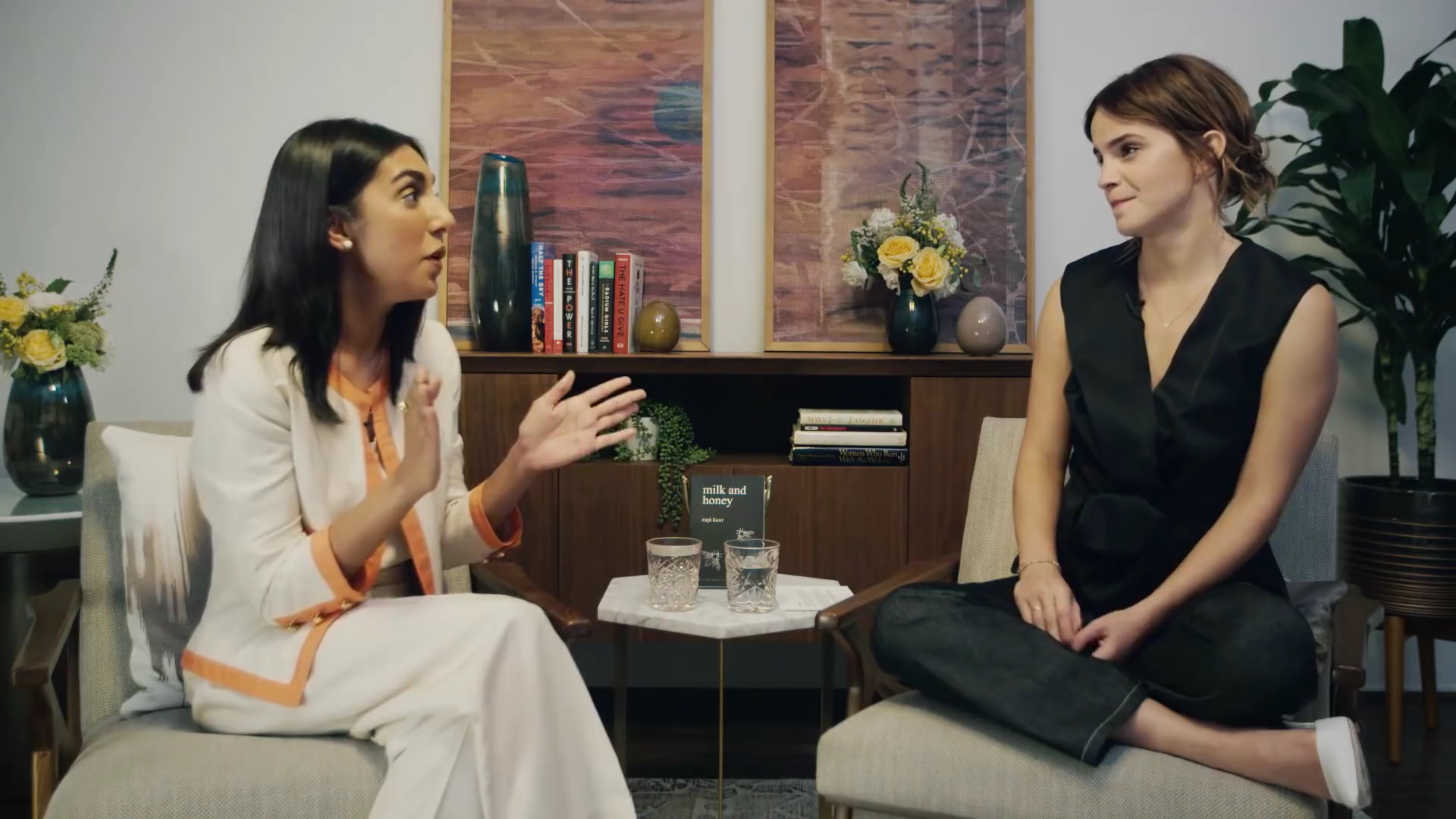 EmmaWatsonFan-dot-NL_2018OurSharedShelfWithRupiKaur0301.jpg EmmaWatsonFan-dot-NL_2018OurSharedShelfWithRupiKaur0301.jpg