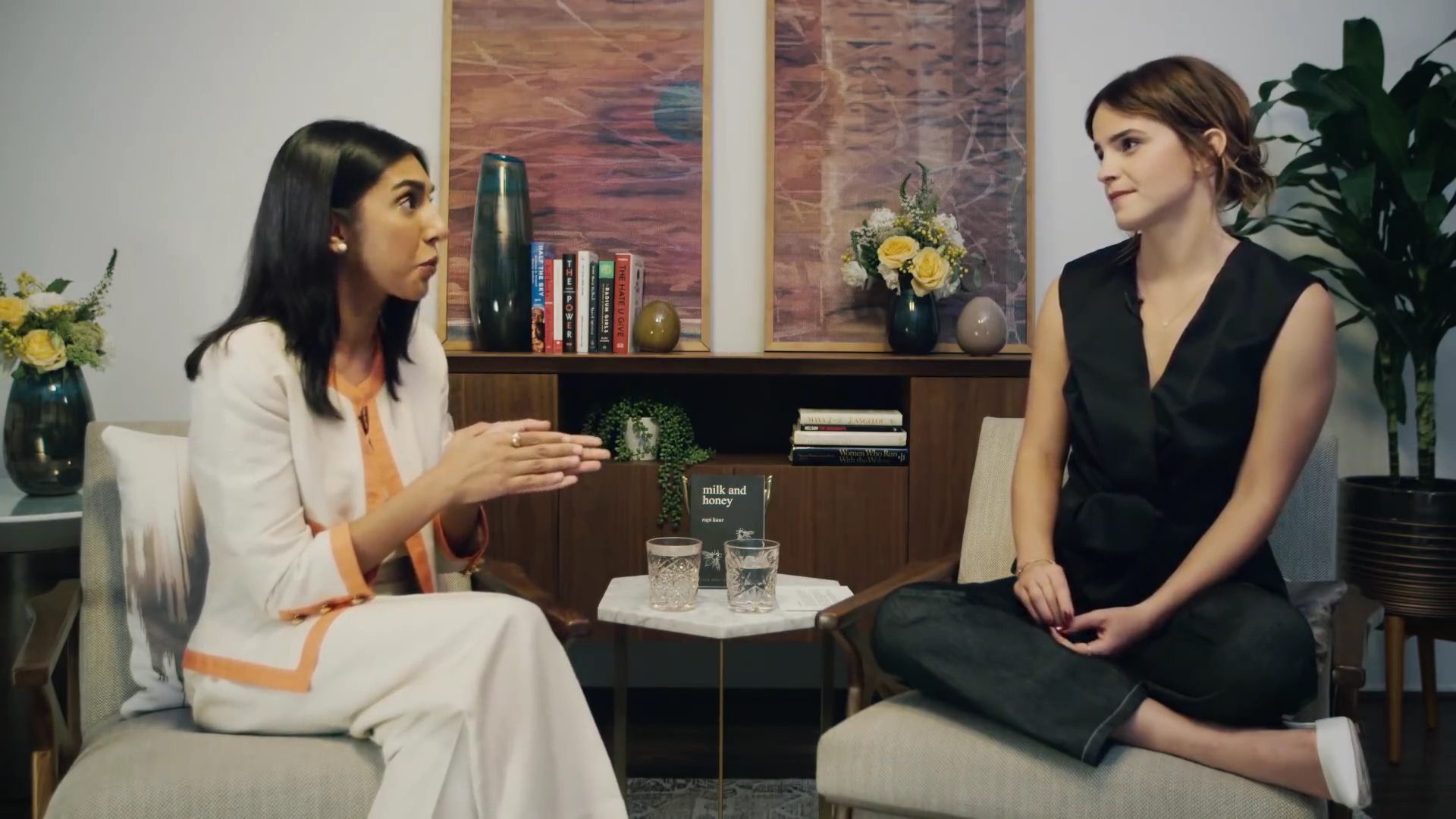 EmmaWatsonFan-dot-NL_2018OurSharedShelfWithRupiKaur0304.jpg EmmaWatsonFan-dot-NL_2018OurSharedShelfWithRupiKaur0304.jpg