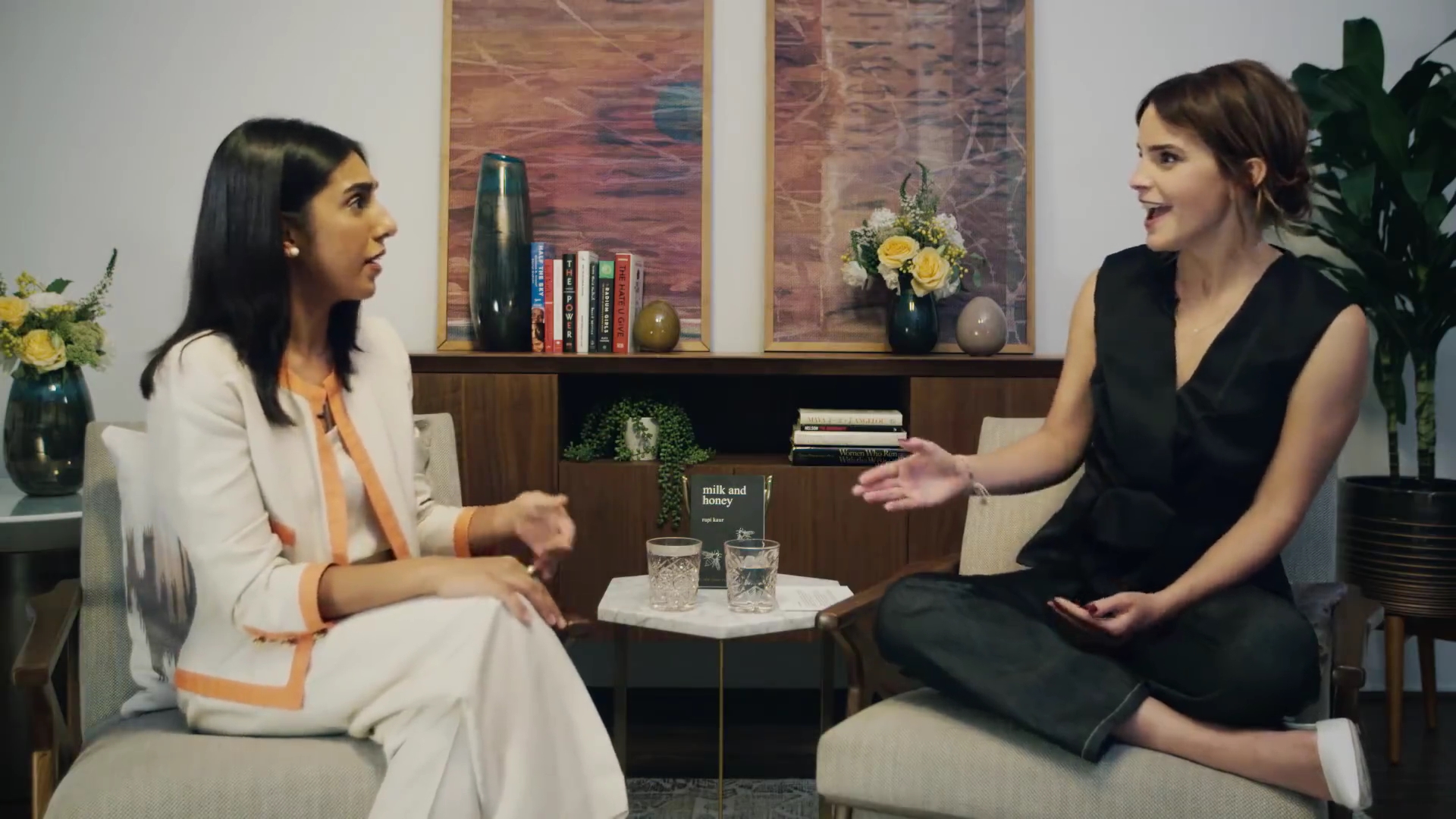 EmmaWatsonFan-dot-NL_2018OurSharedShelfWithRupiKaur0310.jpg EmmaWatsonFan-dot-NL_2018OurSharedShelfWithRupiKaur0310.jpg