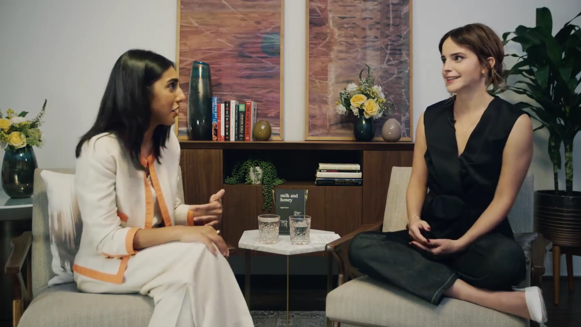 EmmaWatsonFan-dot-NL_2018OurSharedShelfWithRupiKaur0311.jpg EmmaWatsonFan-dot-NL_2018OurSharedShelfWithRupiKaur0311.jpg