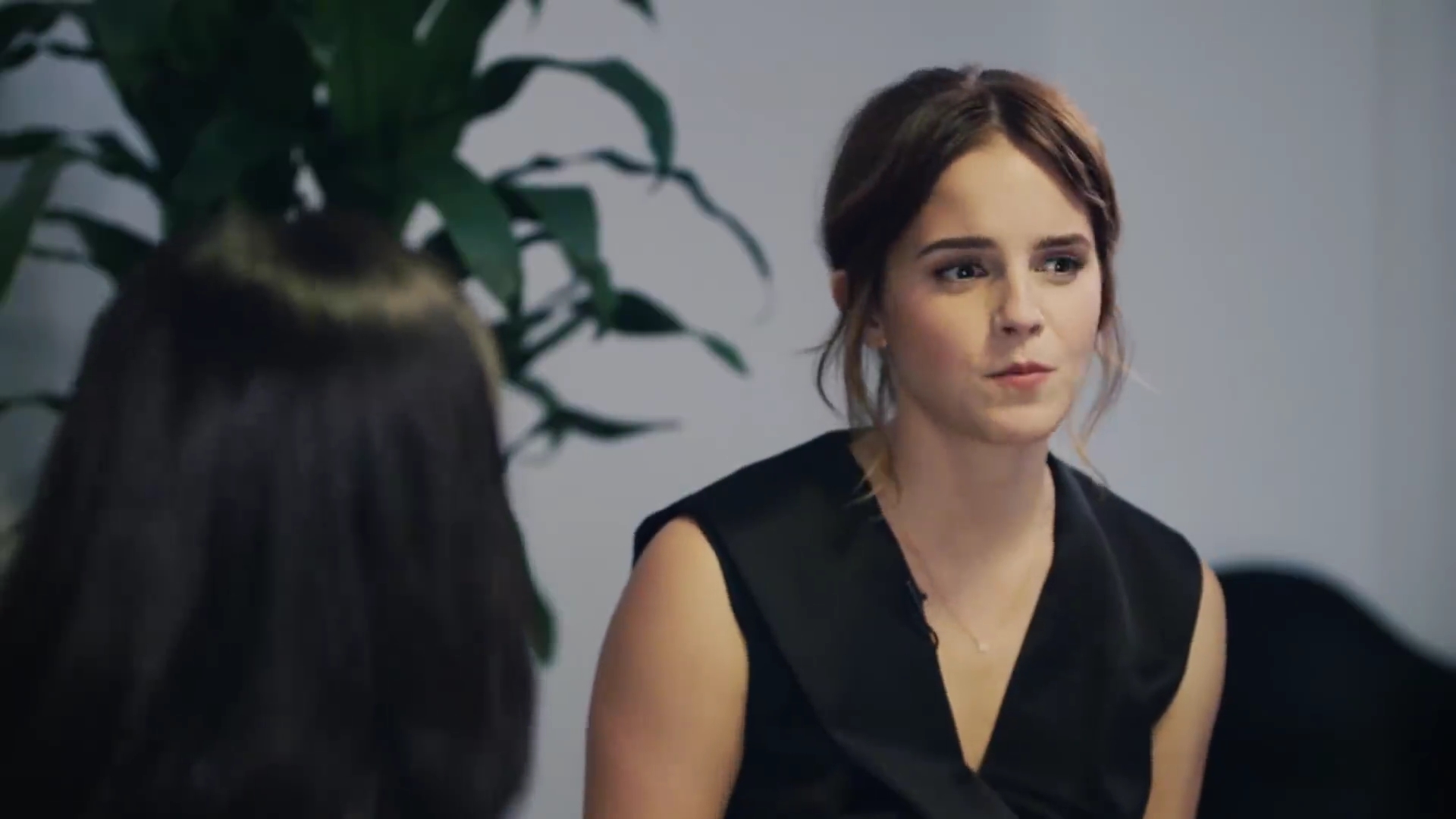 EmmaWatsonFan-dot-NL_2018OurSharedShelfWithRupiKaur0335.jpg EmmaWatsonFan-dot-NL_2018OurSharedShelfWithRupiKaur0335.jpg