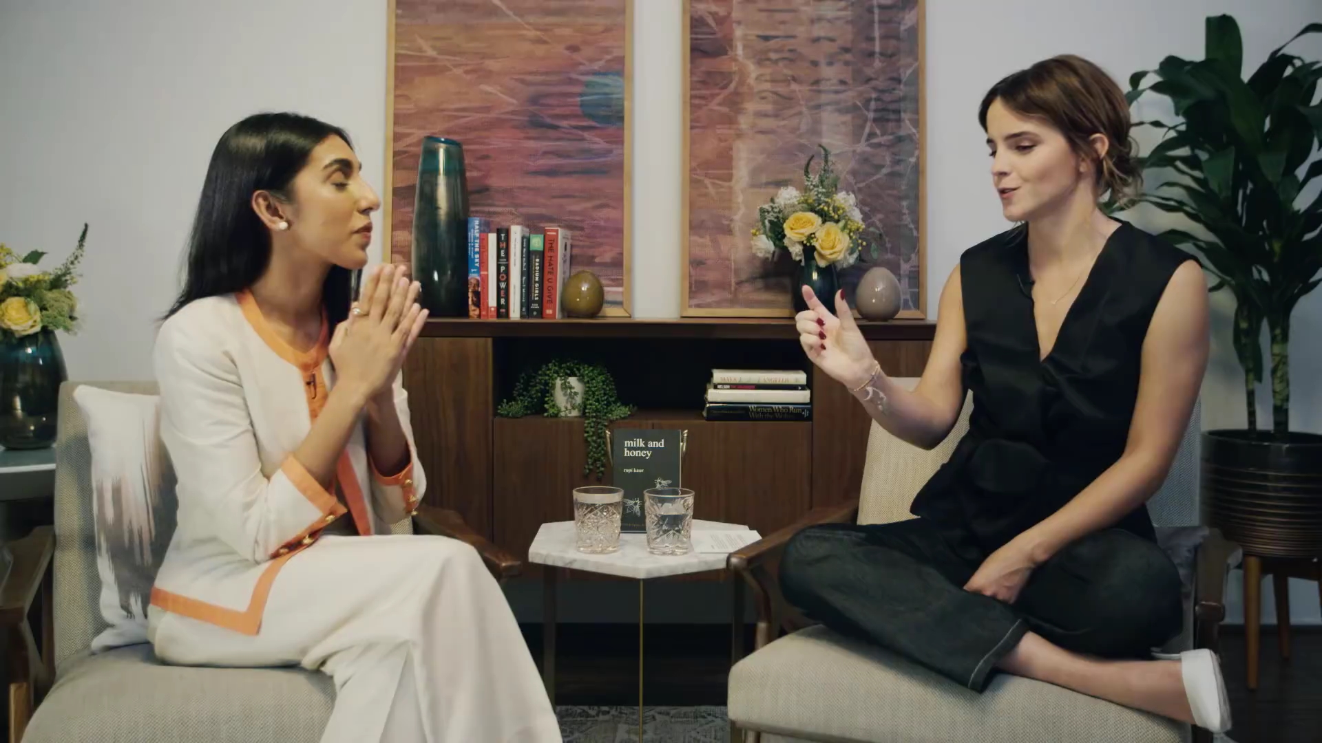 EmmaWatsonFan-dot-NL_2018OurSharedShelfWithRupiKaur0352.jpg EmmaWatsonFan-dot-NL_2018OurSharedShelfWithRupiKaur0352.jpg