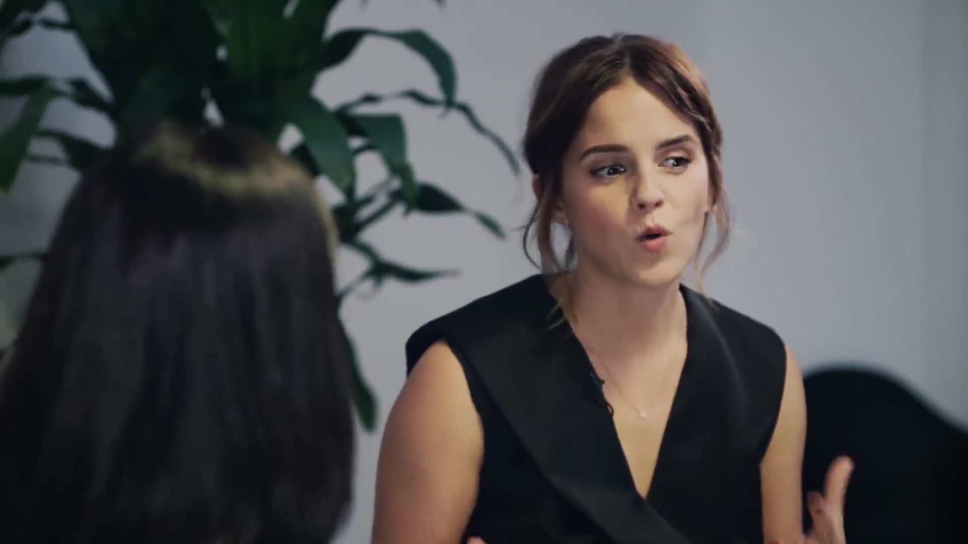 EmmaWatsonFan-dot-NL_2018OurSharedShelfWithRupiKaur0757.jpg EmmaWatsonFan-dot-NL_2018OurSharedShelfWithRupiKaur0757.jpg