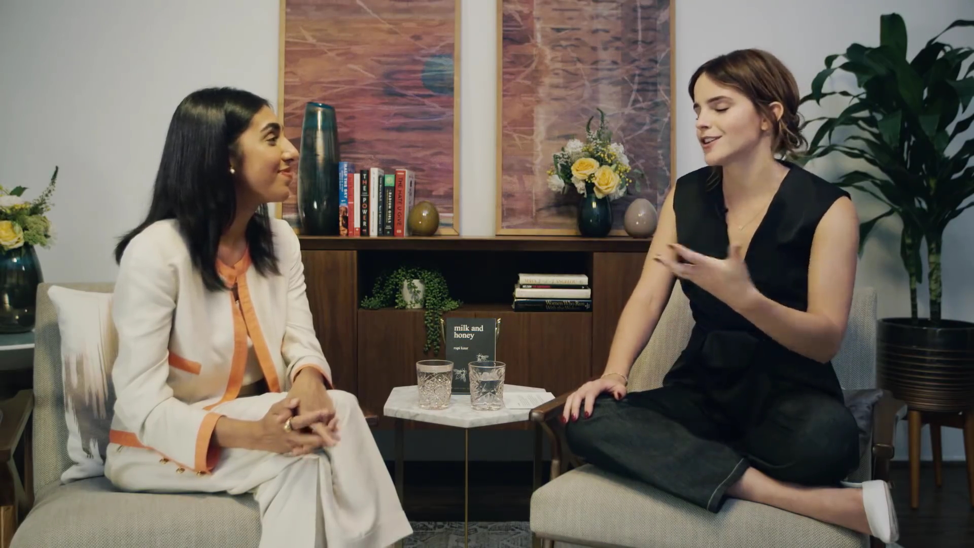 EmmaWatsonFan-dot-NL_2018OurSharedShelfWithRupiKaur0776.jpg EmmaWatsonFan-dot-NL_2018OurSharedShelfWithRupiKaur0776.jpg