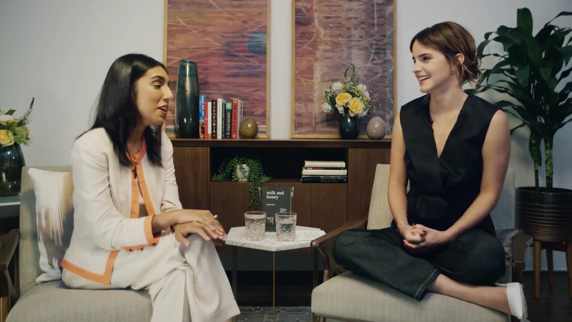 EmmaWatsonFan-dot-NL_2018OurSharedShelfWithRupiKaur0909.jpg EmmaWatsonFan-dot-NL_2018OurSharedShelfWithRupiKaur0909.jpg